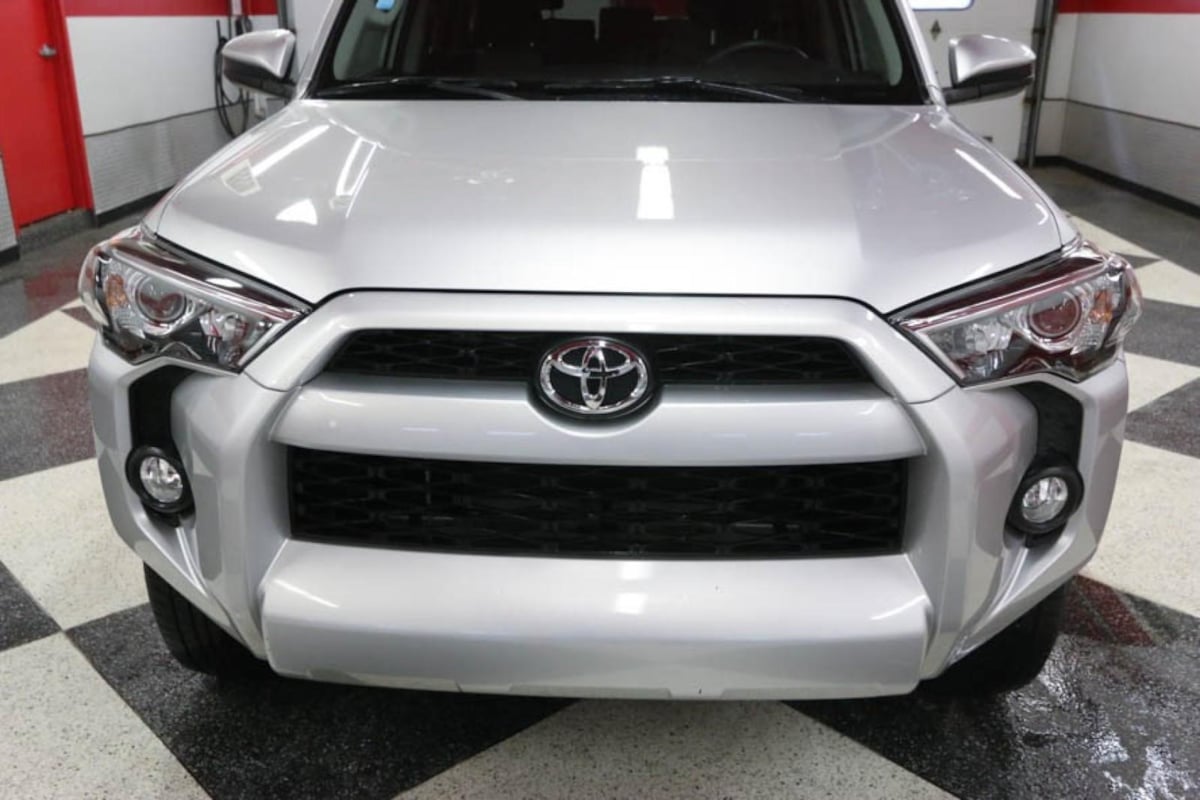 2019 Toyota 4Runner SR5 photo 4