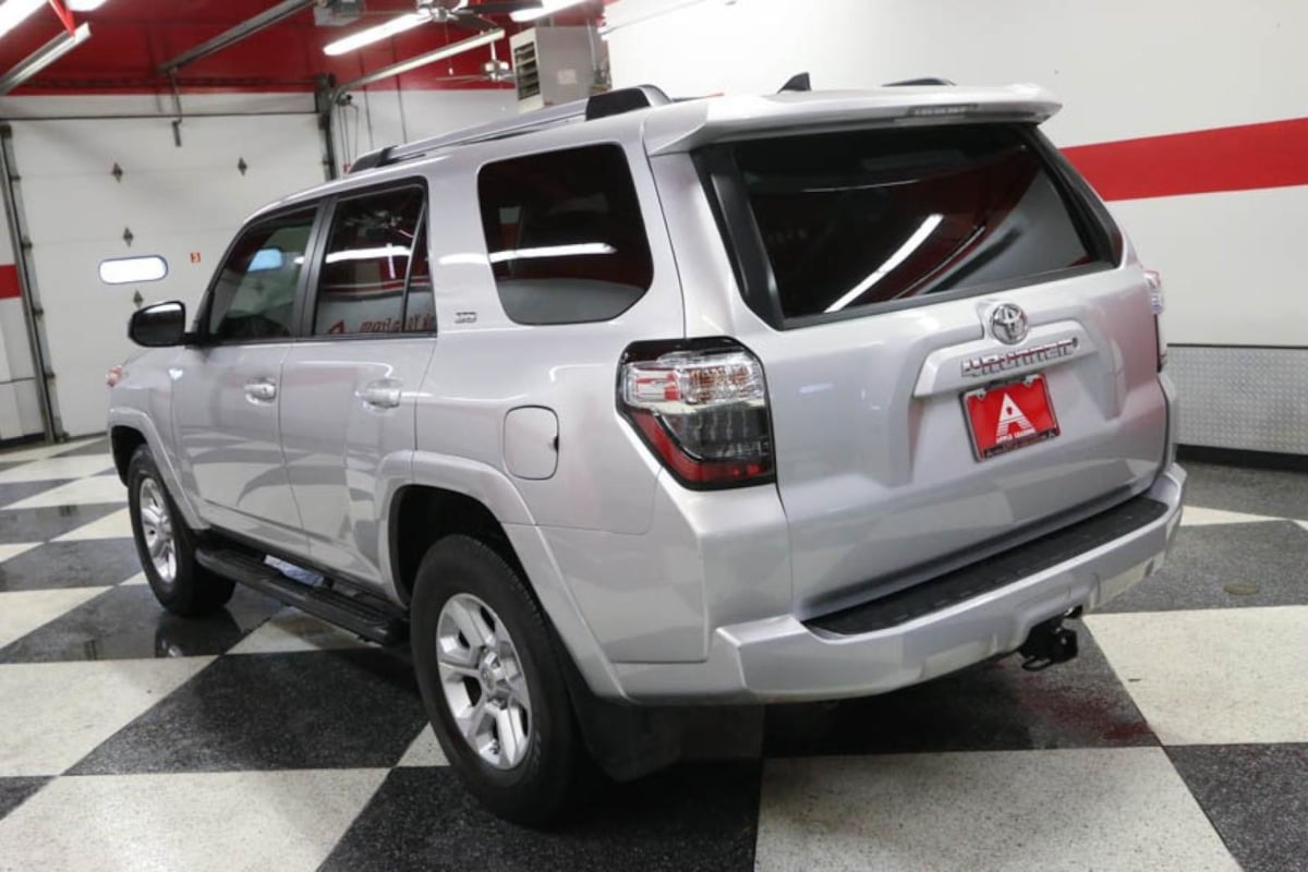 2019 Toyota 4Runner SR5 photo 6
