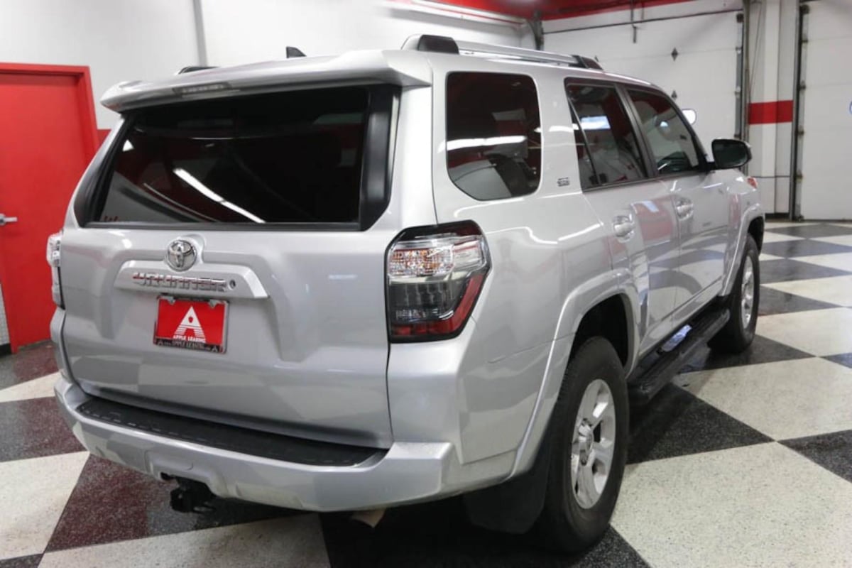 2019 Toyota 4Runner SR5 photo 7