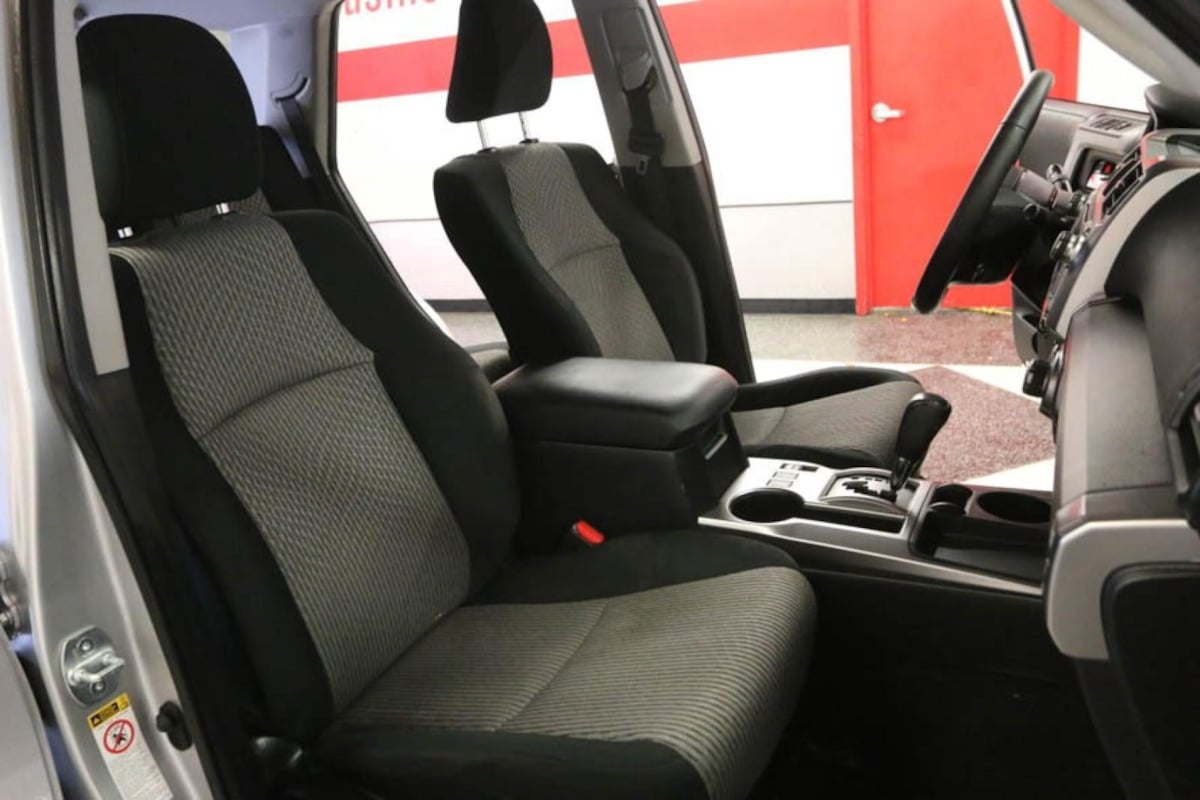 2019 Toyota 4Runner SR5 photo 16