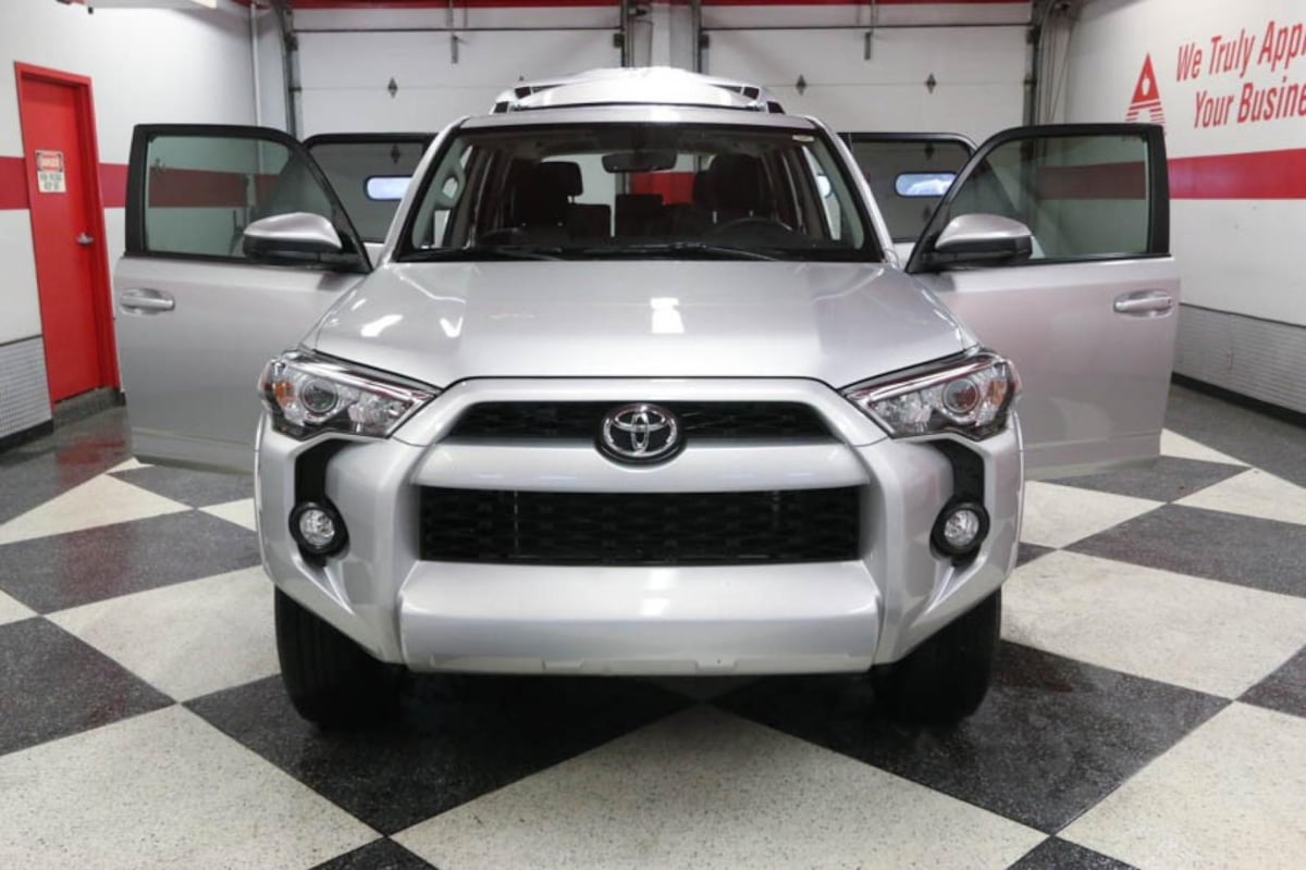 2019 Toyota 4Runner SR5 photo 17