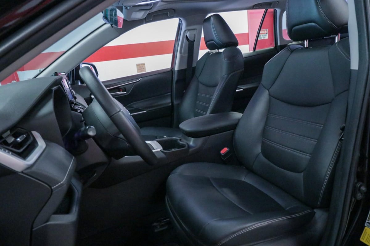 2022 Toyota RAV4 XLE Premium photo 8