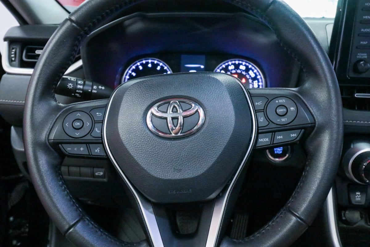 2022 Toyota RAV4 XLE Premium photo 16
