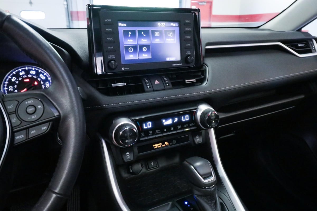 2022 Toyota RAV4 XLE Premium photo 18