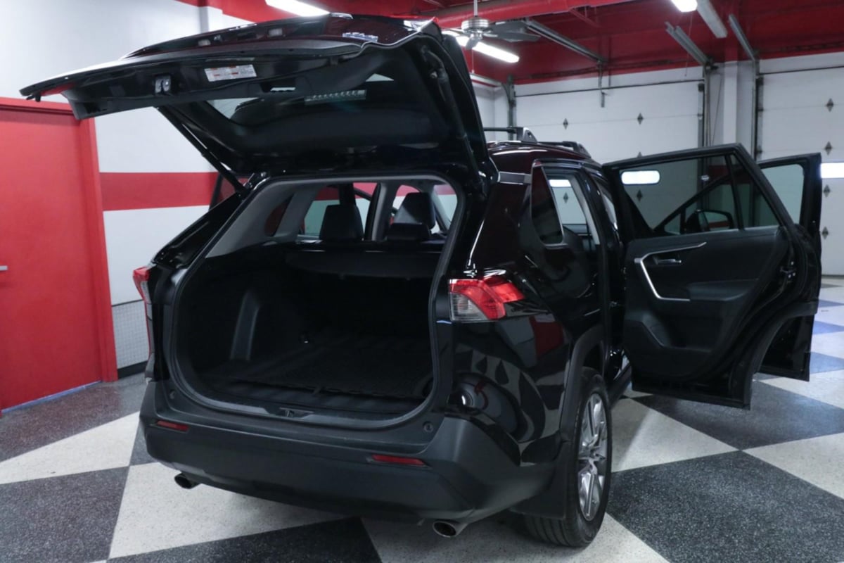 2022 Toyota RAV4 XLE Premium photo 25
