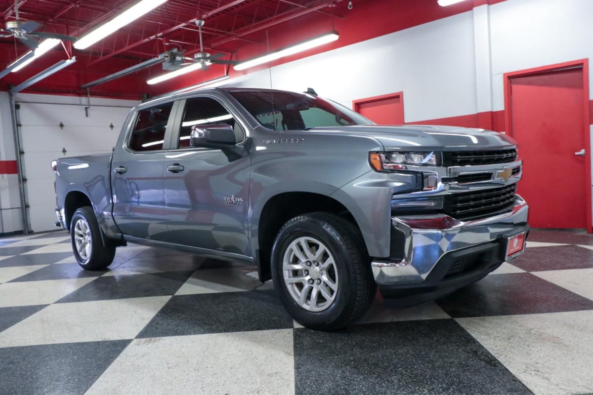 2022 Chevrolet Silverado 1500 LT photo 2