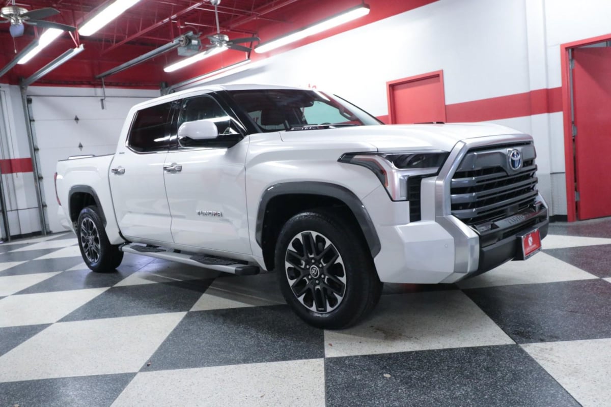 2022 Toyota Tundra Limited CrewMax photo 2