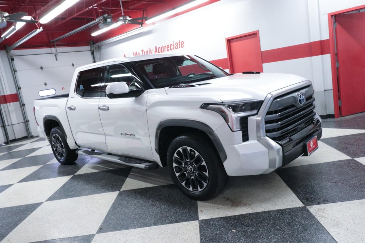 2022 Toyota Tundra Limited CrewMax photo 3