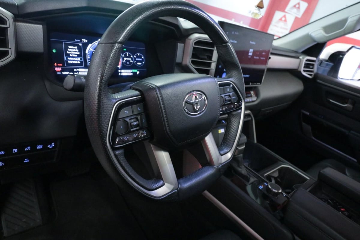 2022 Toyota Tundra Limited CrewMax photo 10
