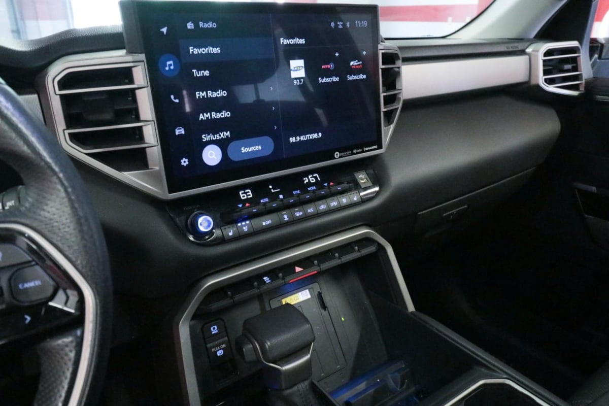 2022 Toyota Tundra Limited CrewMax photo 16