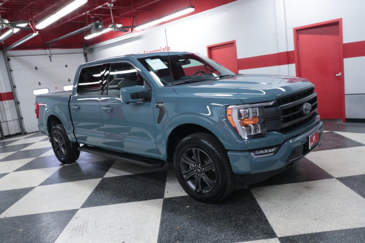 2023 Ford F-150 Lariat photo 2