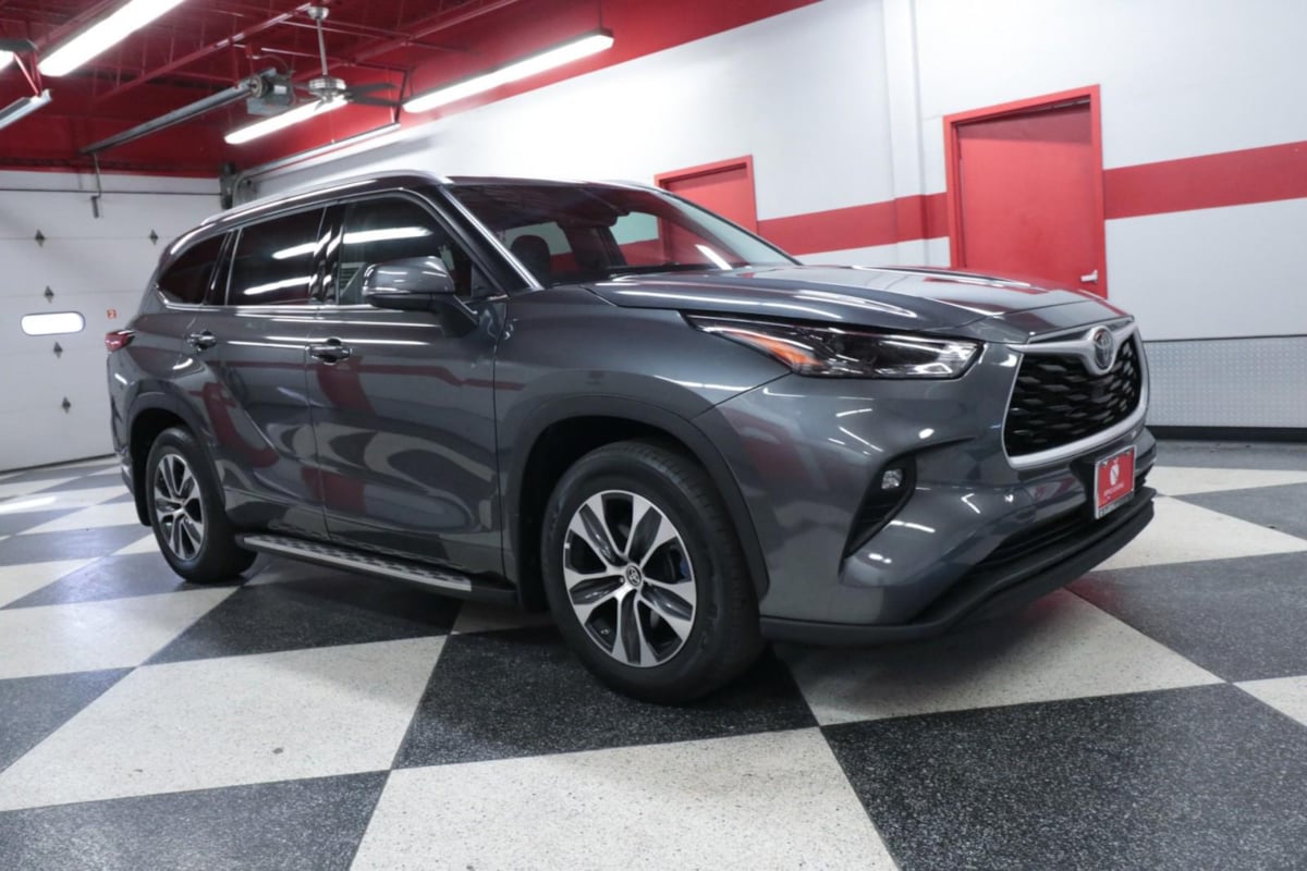 2022 Toyota Highlander XLE photo 3