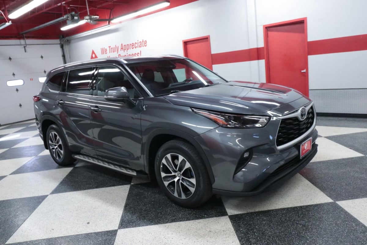 2022 Toyota Highlander XLE photo 4