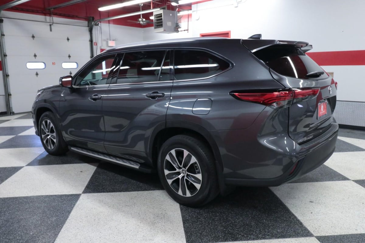 2022 Toyota Highlander XLE photo 7