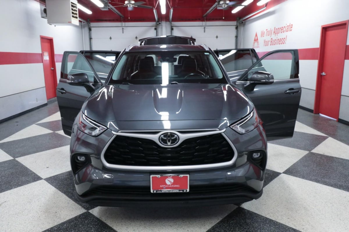 2022 Toyota Highlander XLE photo 25