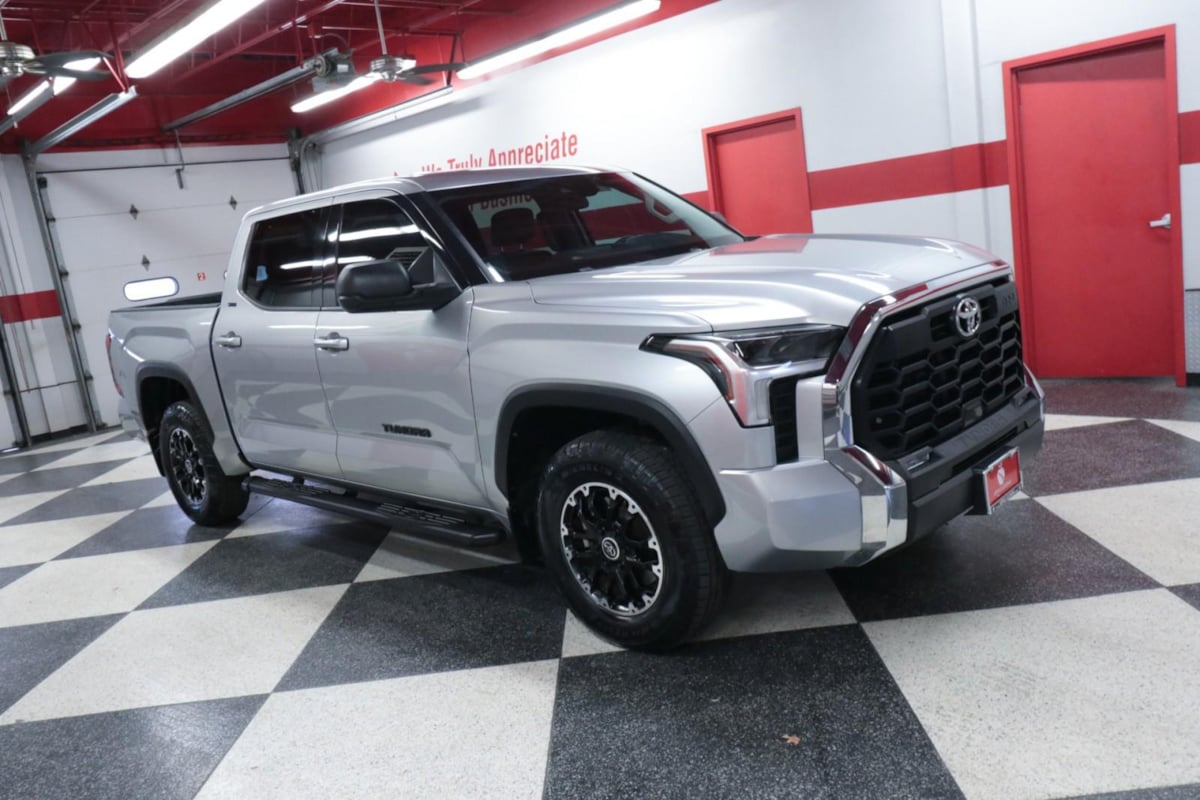 2022 Toyota Tundra SR5 CrewMax photo 3