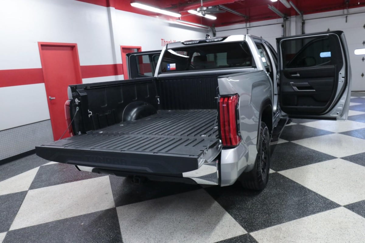 2022 Toyota Tundra SR5 CrewMax photo 23