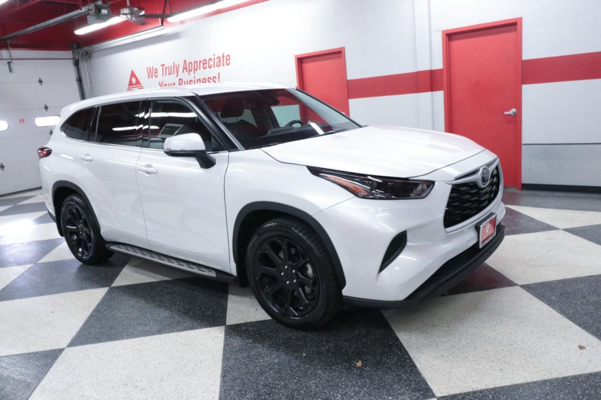 2022 Toyota Highlander L photo 3