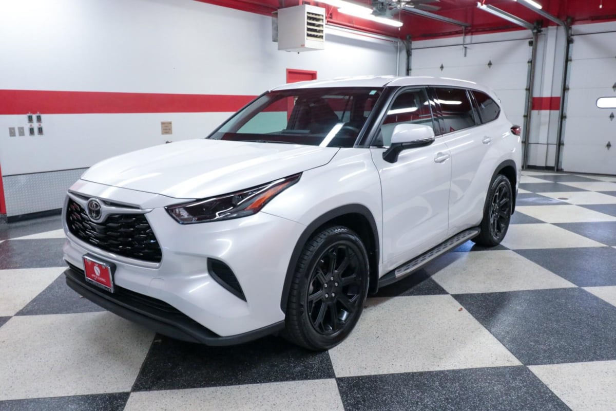 2022 Toyota Highlander L photo 5