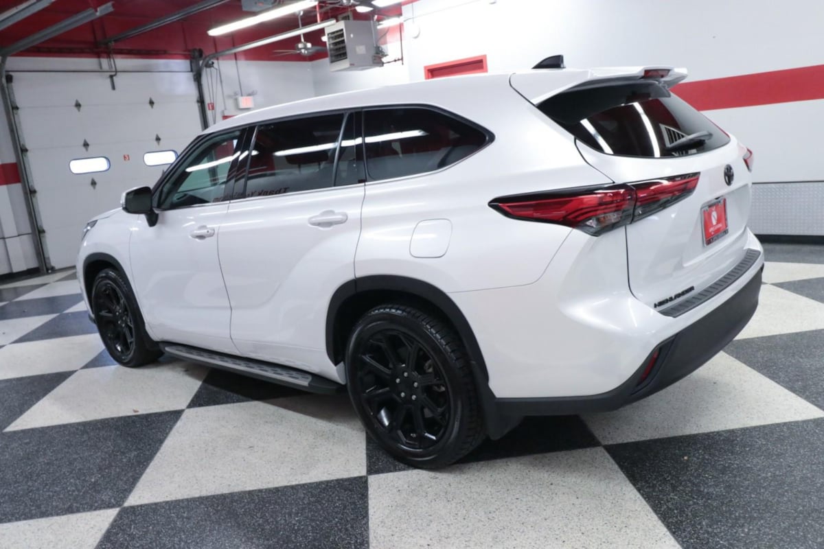 2022 Toyota Highlander L photo 6