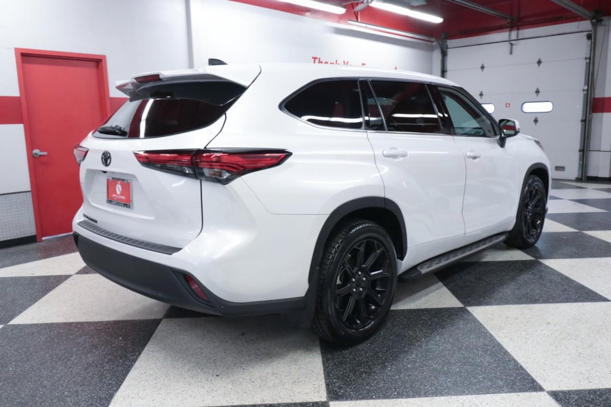 2022 Toyota Highlander L photo 7