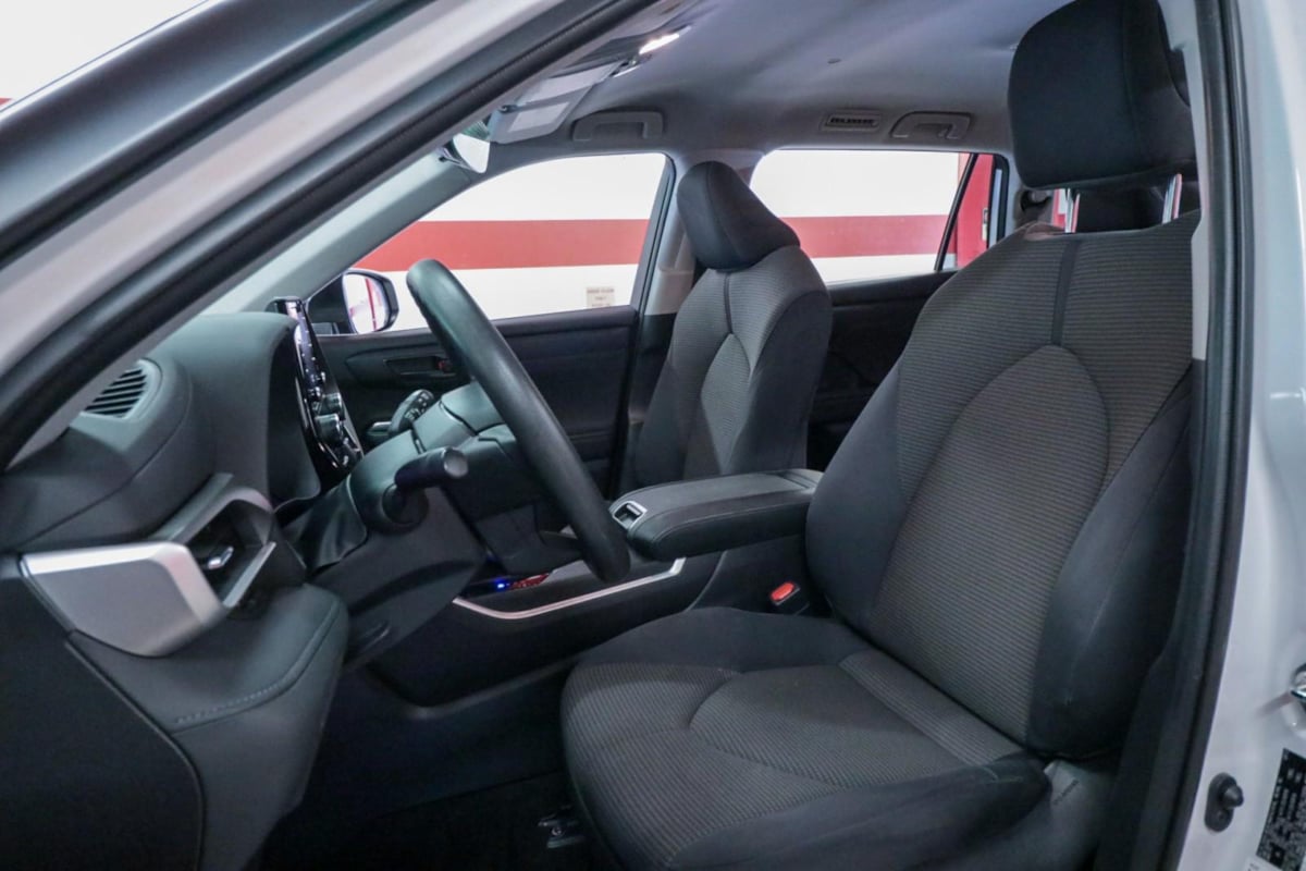 2022 Toyota Highlander L photo 9
