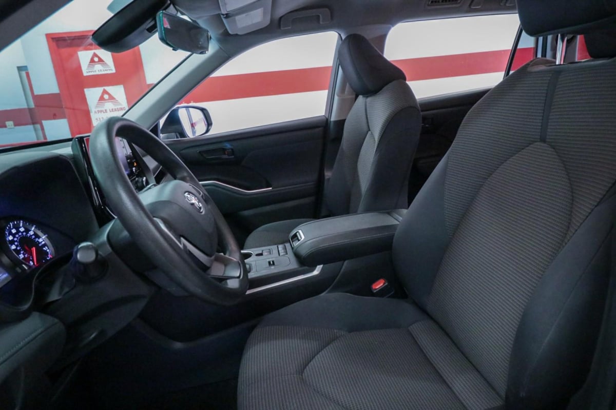 2022 Toyota Highlander L photo 10