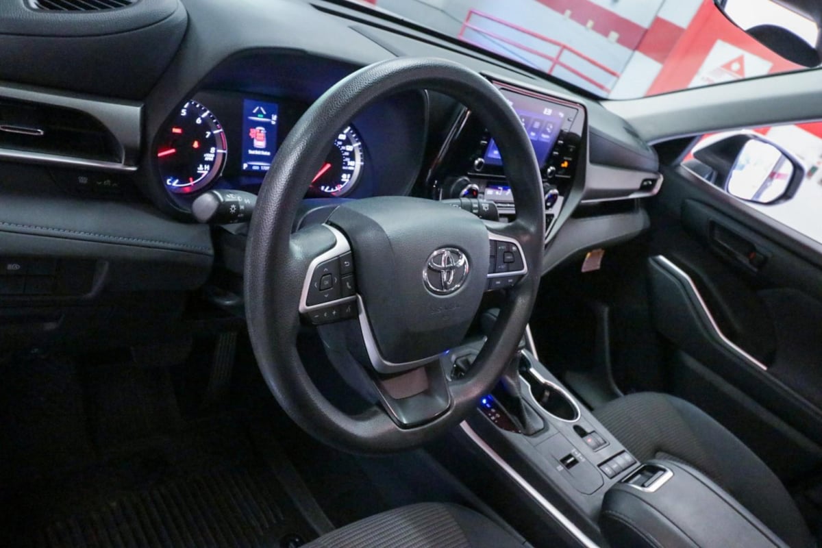 2022 Toyota Highlander L photo 11