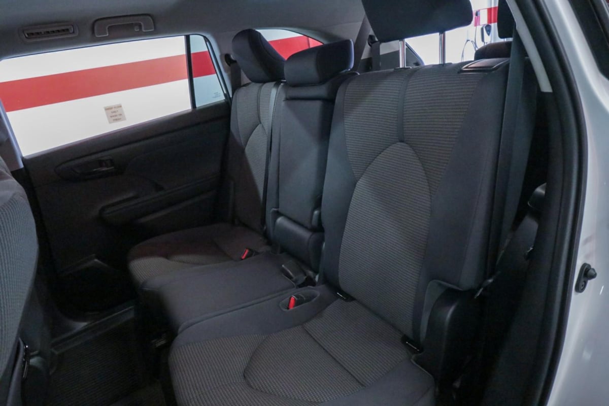 2022 Toyota Highlander L photo 12