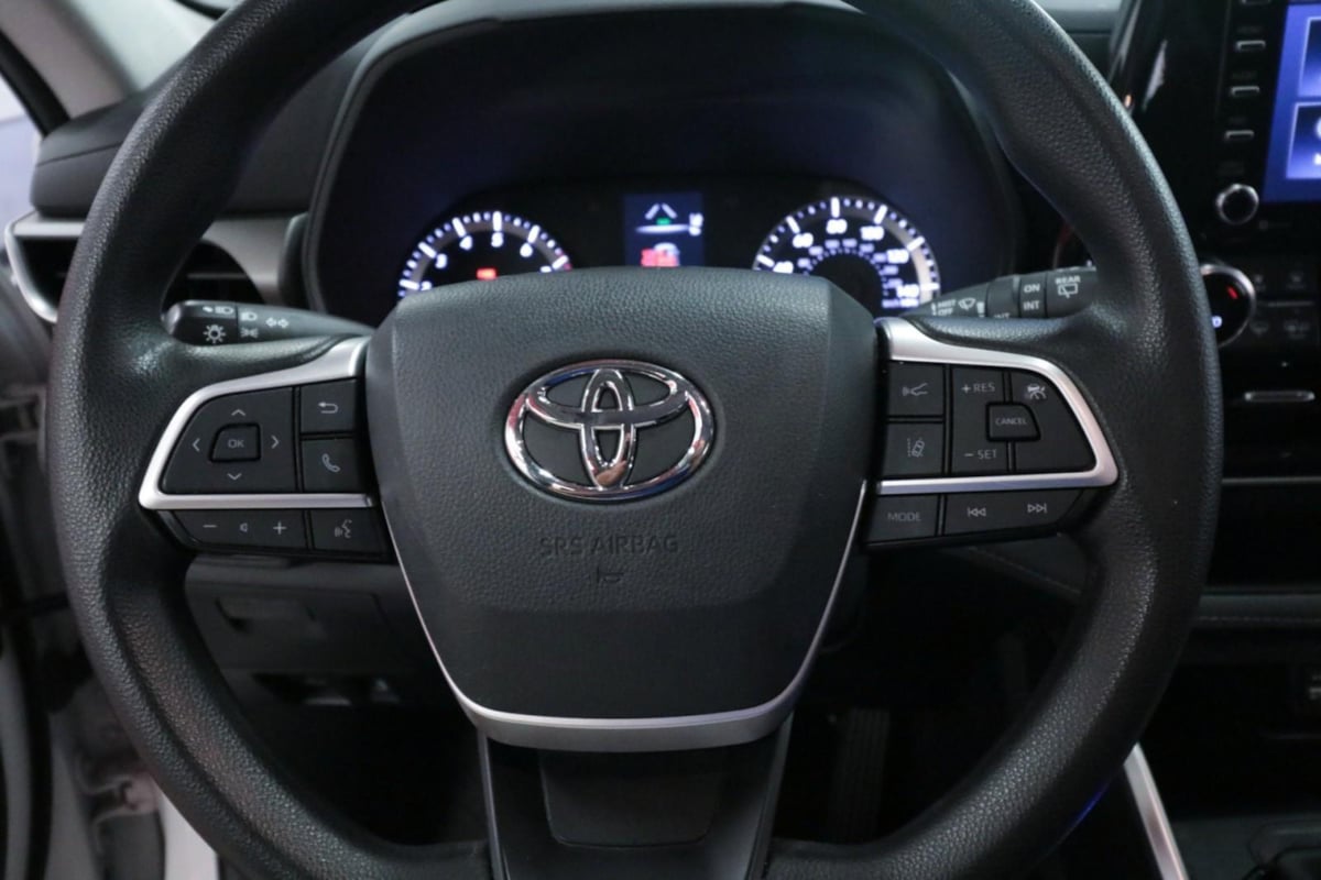 2022 Toyota Highlander L photo 13