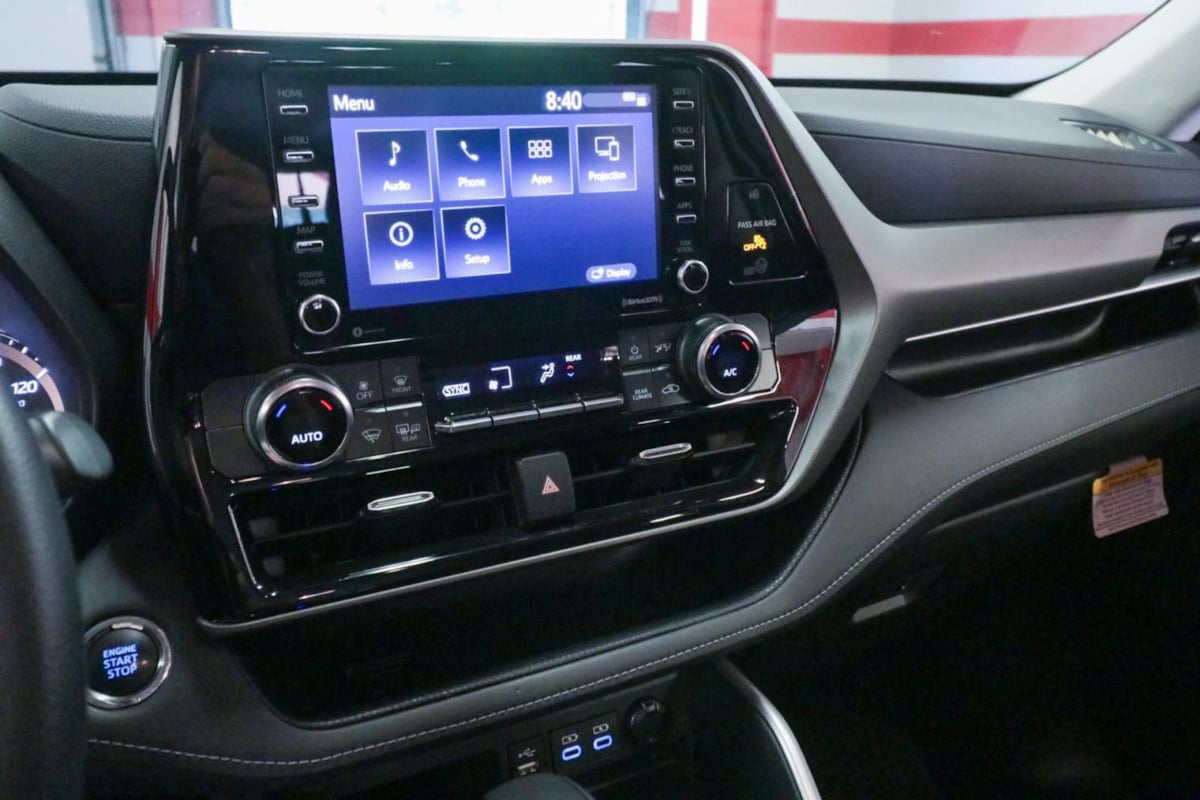 2022 Toyota Highlander L photo 15