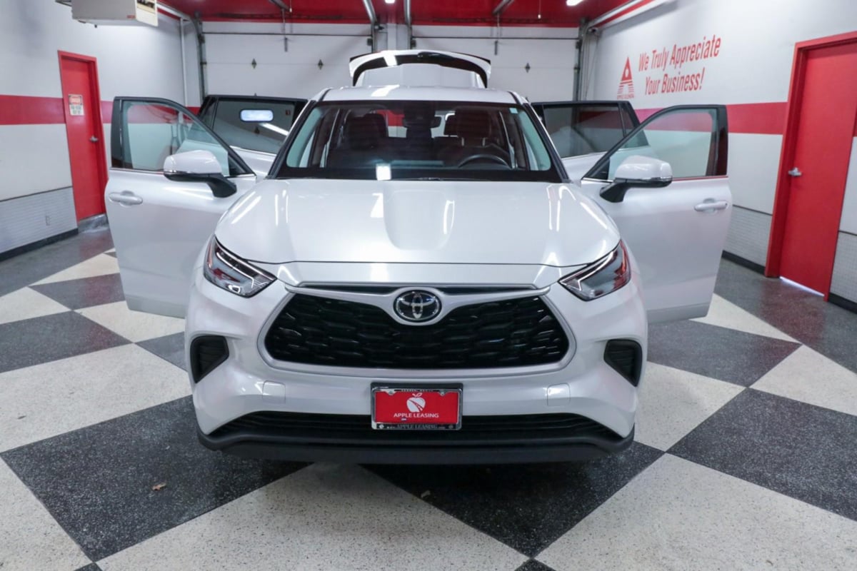 2022 Toyota Highlander L photo 22