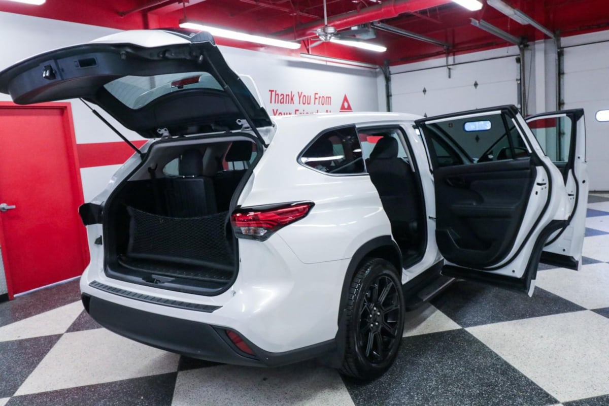 2022 Toyota Highlander L photo 23