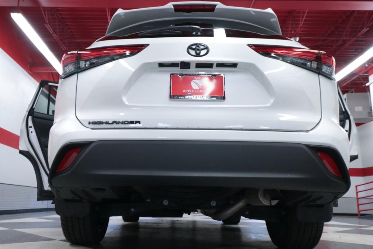 2022 Toyota Highlander L photo 25