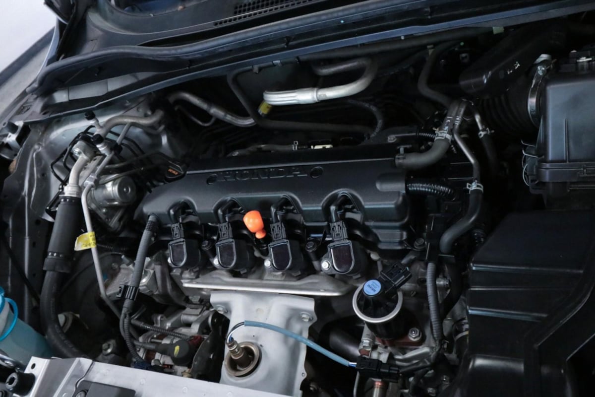 2020 Honda HR-V Touring photo 2