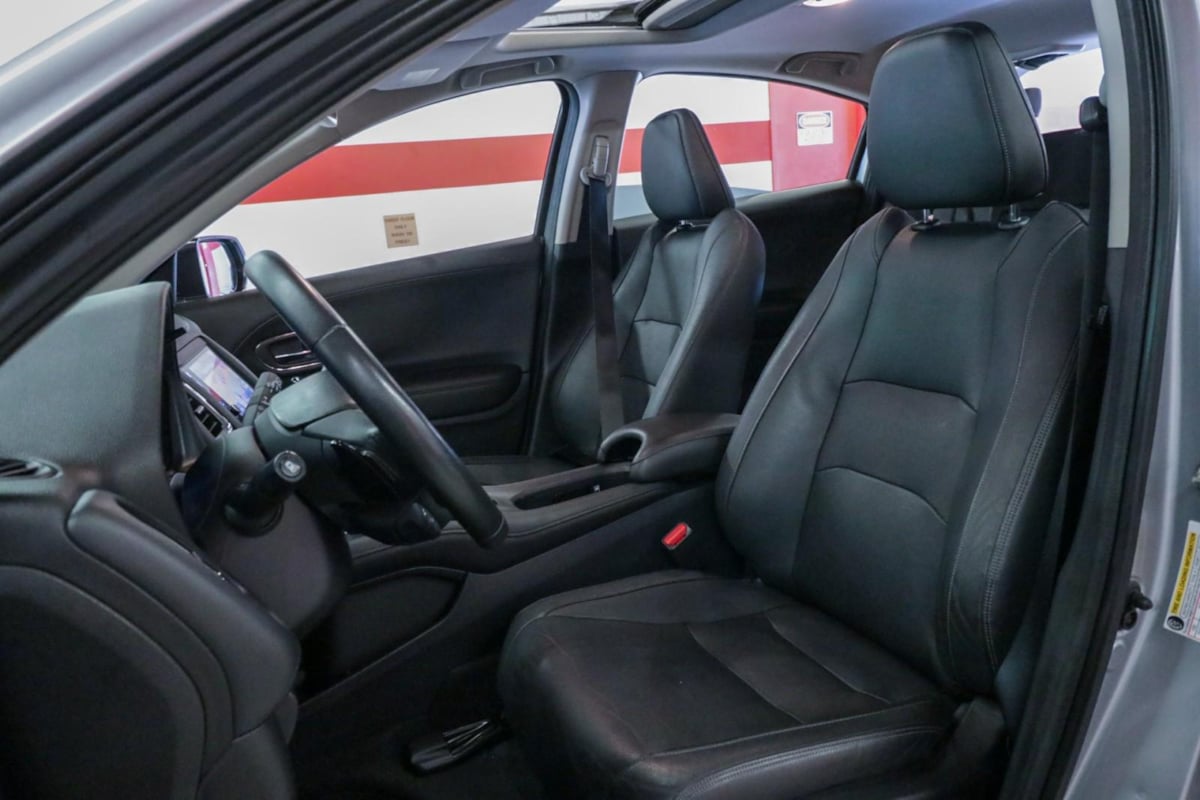 2020 Honda HR-V Touring photo 4