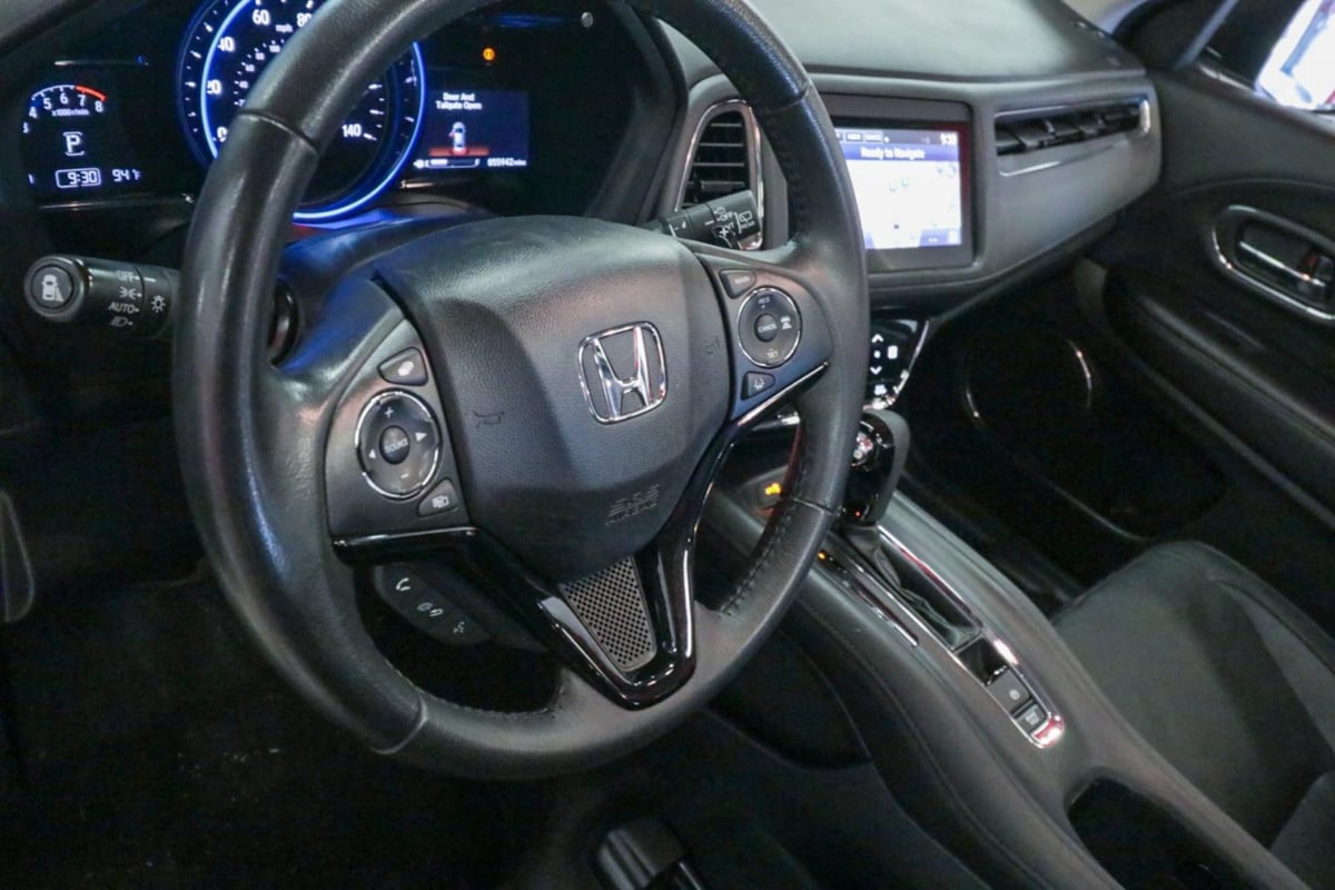 2020 Honda HR-V Touring photo 6