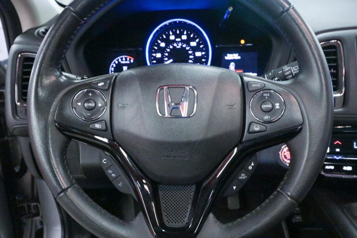 2020 Honda HR-V Touring photo 11