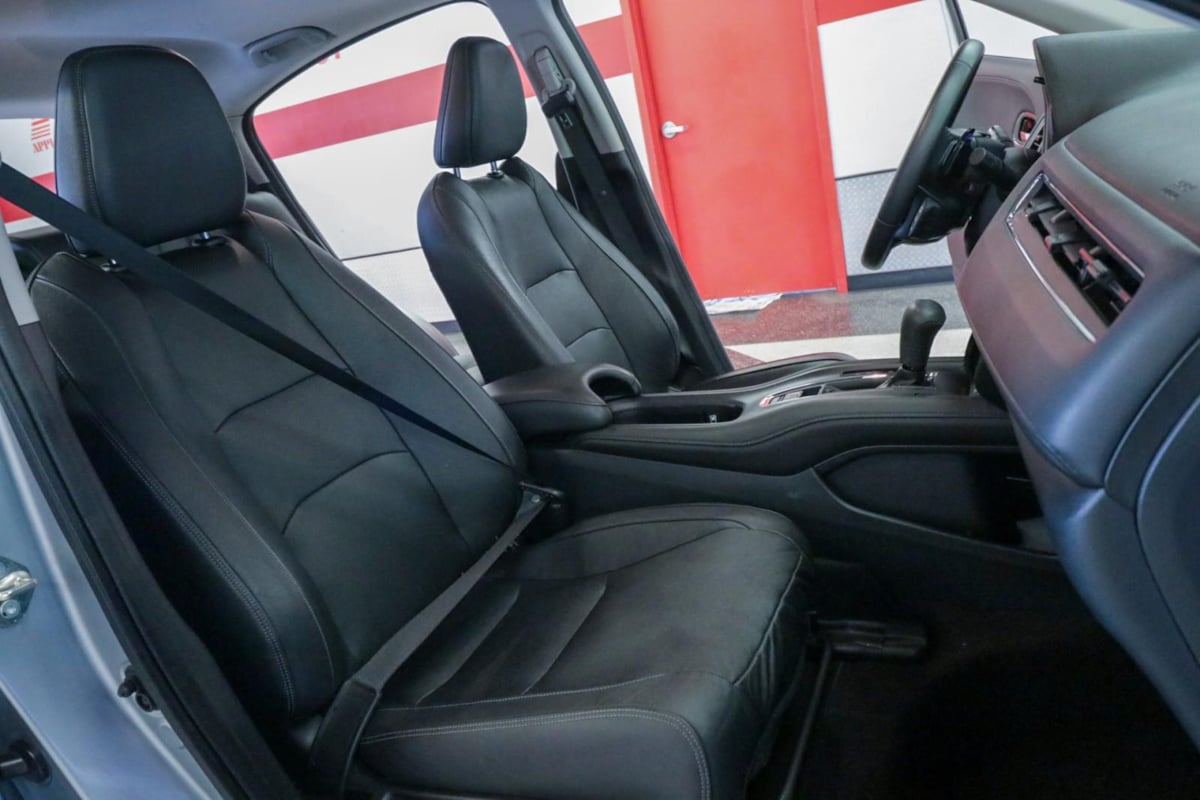 2020 Honda HR-V Touring photo 22