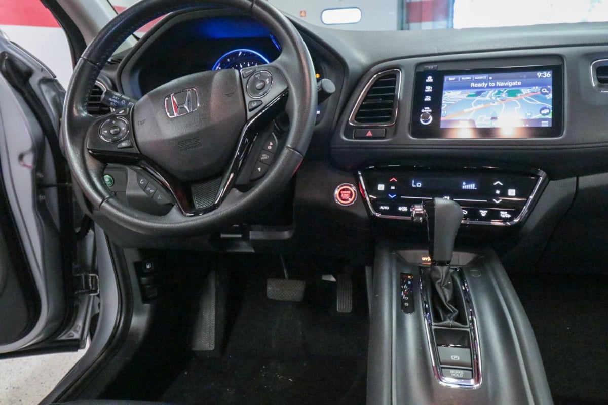 2020 Honda HR-V Touring photo 23