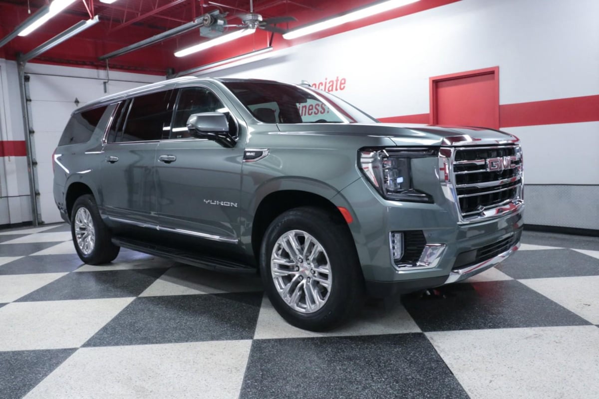 2023 Gmc Yukon XL SLT photo 2