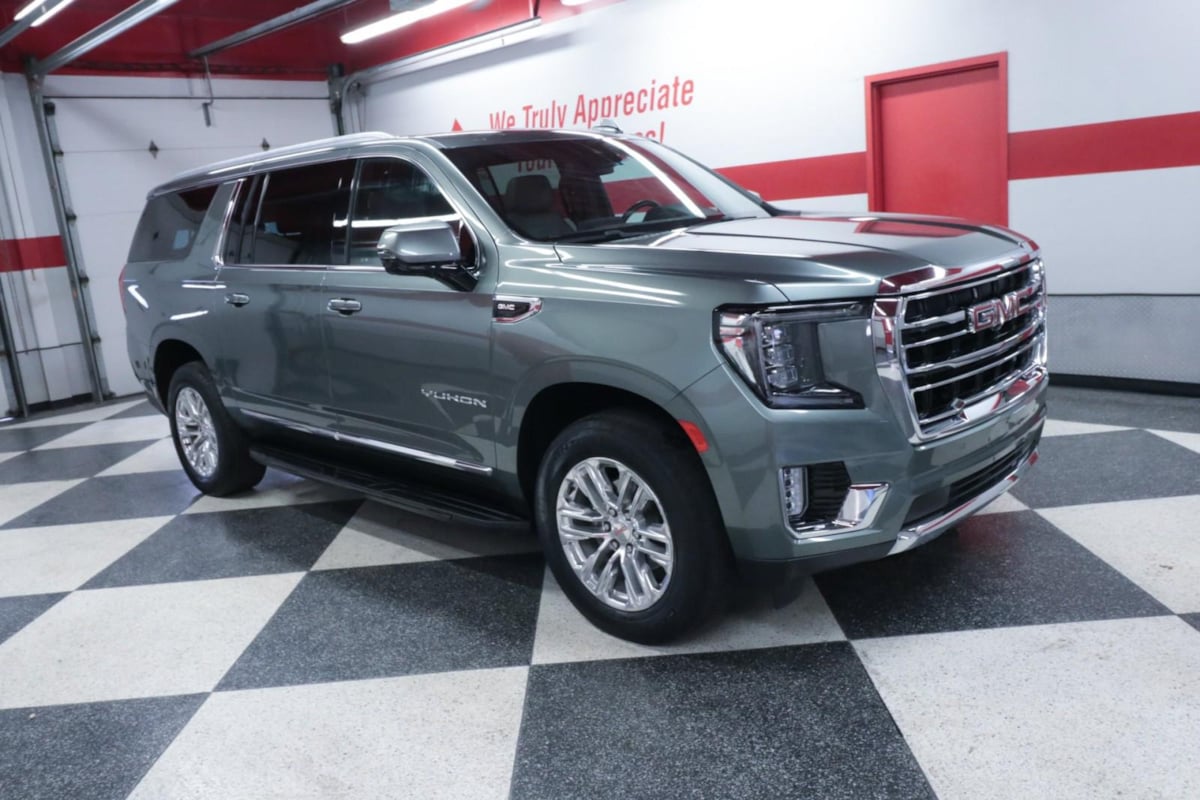 2023 Gmc Yukon XL SLT photo 3