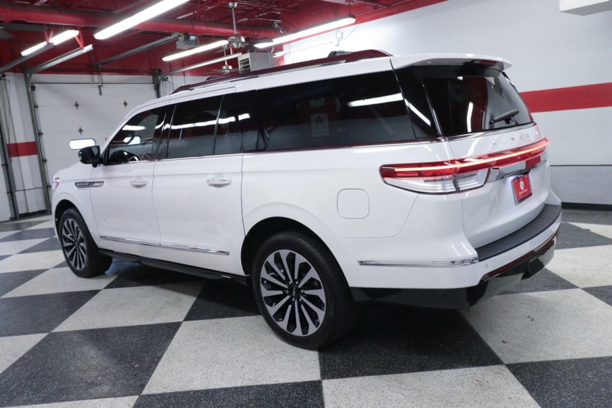 2023 Lincoln Navigator L Reserve photo 2