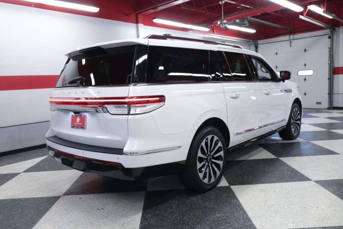 2023 Lincoln Navigator L Reserve photo 3