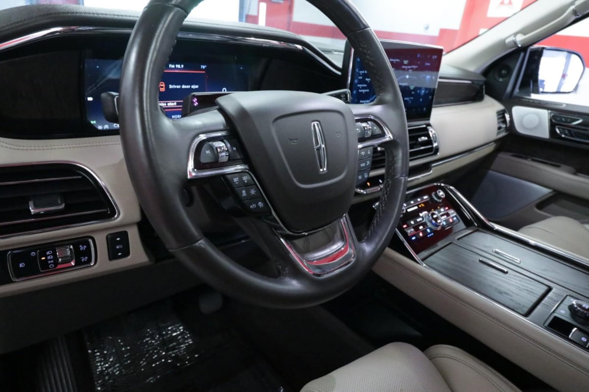 2023 Lincoln Navigator L Reserve photo 8