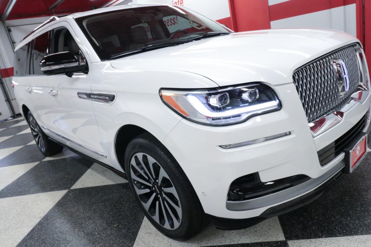 2023 Lincoln Navigator L Reserve photo 32