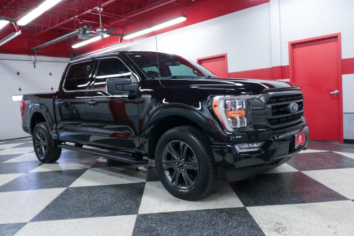 2023 Ford F-150 XLT photo 2