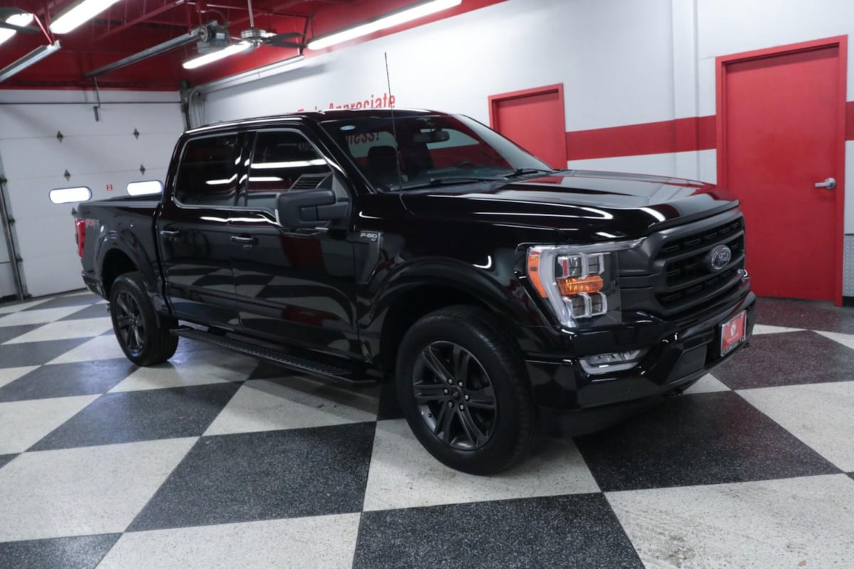 2023 Ford F-150 XLT photo 3