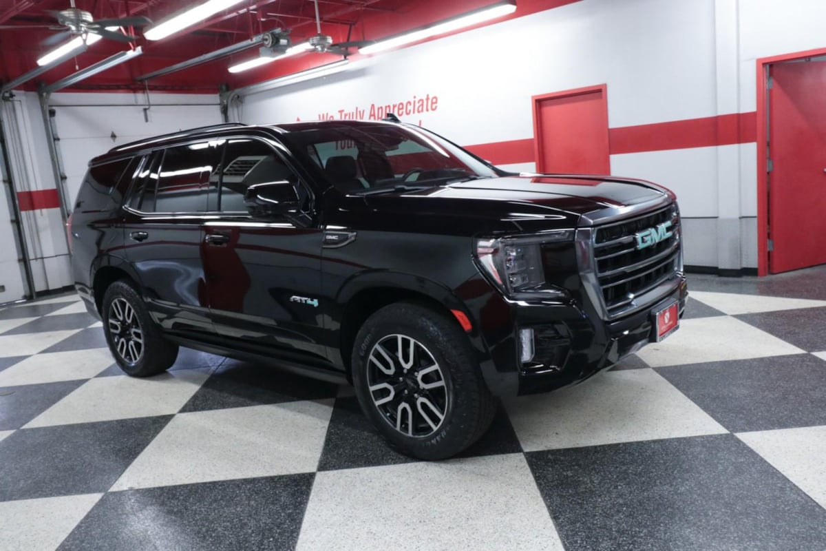 2023 Gmc Yukon AT4 photo 2