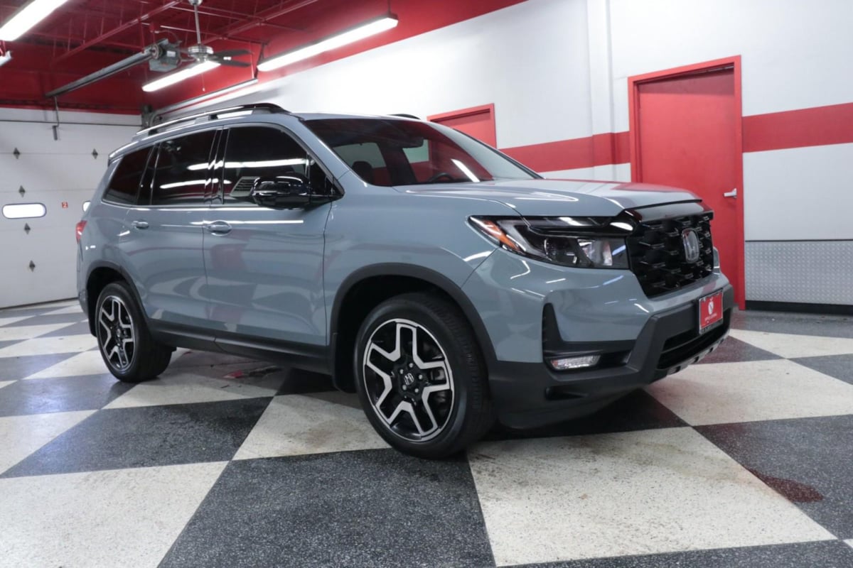 2023 Honda Passport Elite photo 2